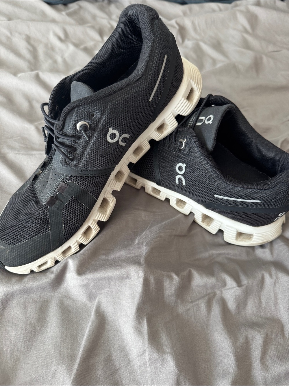 On Running Cloud 5 Running Shoes in Black and White Women’s 8.5